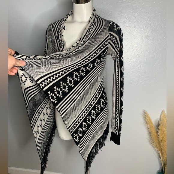 Forever 21 Aztec Southwestern Cardigan Sweater Black White w/ Fringes OSFM - Picture 1 of 15